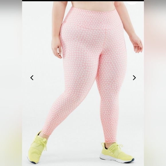 Fabletics Workout Set - Picture 5 of 12